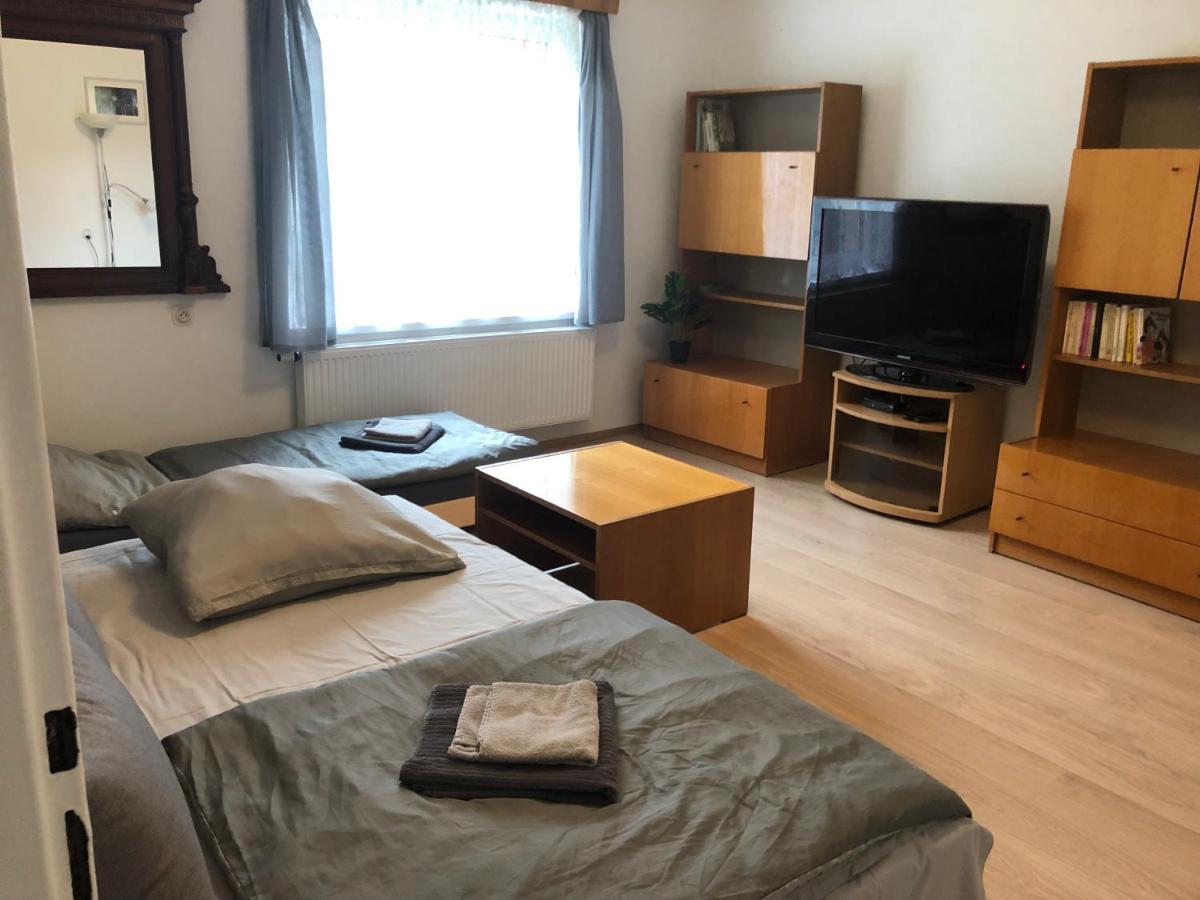 Apartmany Jevany Exterior photo